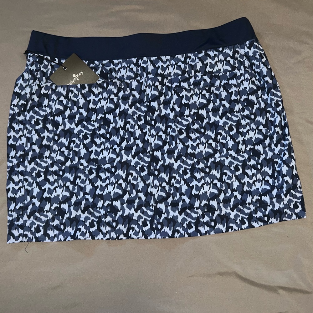 Belyn Key golf skort NWT